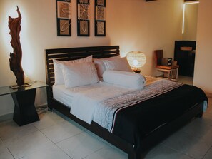 2 bedrooms, in-room safe, desk, cots/infant beds - QI Villa in Seminyak (Seminyak)