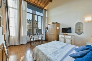 1 bedroom, in-room safe, iron/ironing board, travel crib - Stunning "Camera con vista" Loft w/ Unparalleled 360 View (Firenze)