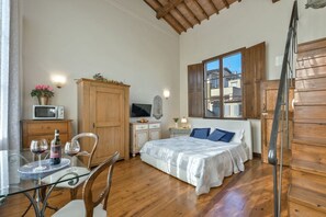 1 bedroom, iron/ironing board, WiFi, bed sheets - Stunning "Camera con vista" Loft w/ Unparalleled 360 View (Firenze)