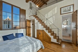 1 bedroom, iron/ironing board, WiFi, bed sheets - Stunning "Camera con vista" Loft w/ Unparalleled 360 View (Firenze)