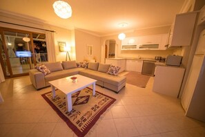 Villa, 3 Schlafzimmer | Wohnbereich | Plasmafernseher