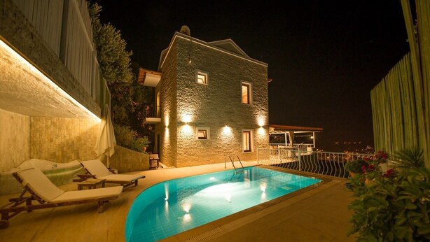 Outdoor pool, pool loungers