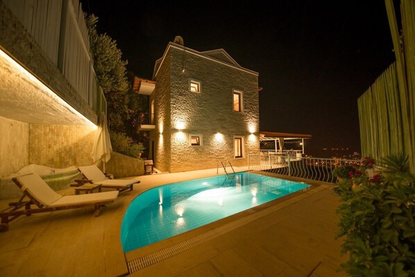 Außenpool, Liegestühle