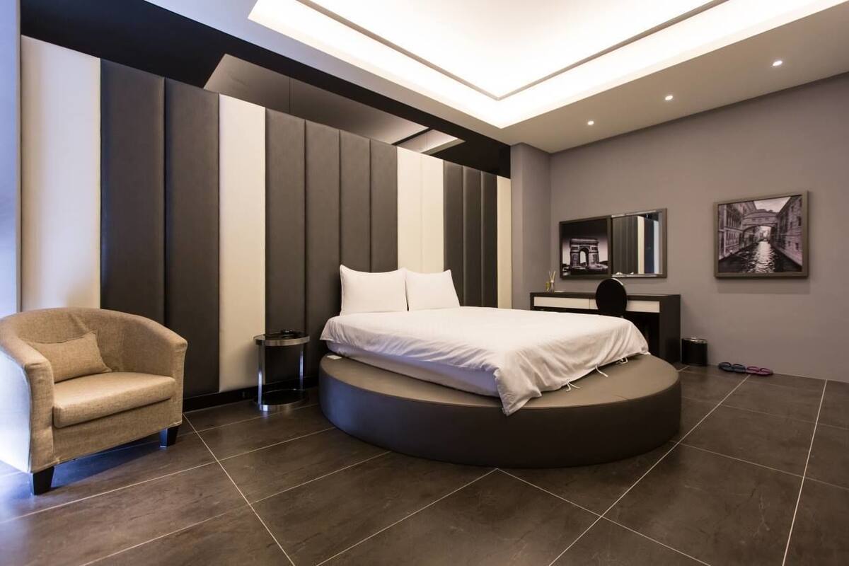 Quarto casal design, 1 cama de casal, para não fumantes | Wi-Fi de cortesia