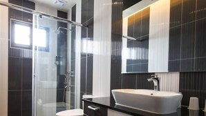 Design Quadruple Room, 2 Double Beds, Non Smoking | WiFi (free) - Bookline B&B (Hualien City)