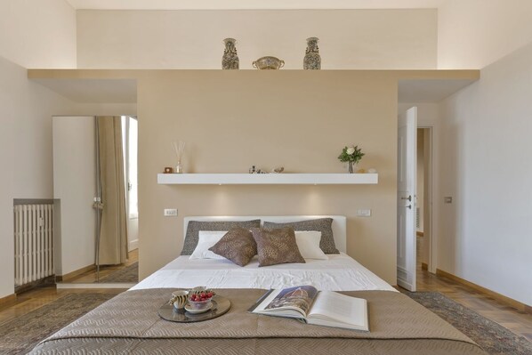 4 bedrooms, iron/ironing board, travel crib, free WiFi