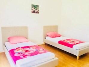 Double Room, Shared Bathroom | Iron/ironing board, free WiFi, bed sheets