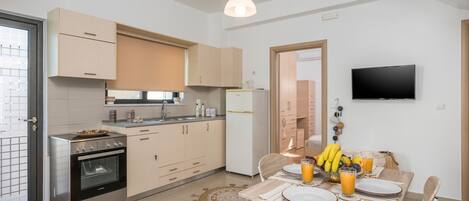 Family Apartment, 1 Bedroom, Sea View, Sea Facing | Private kitchen | Fridge, microwave, oven, stovetop