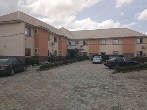 Courtyard - Prime Rose Hotel and Suites (Kuje)