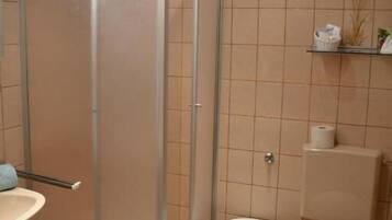 Shower, free toiletries, hair dryer, towels