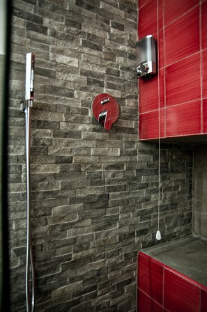Romantische tweepersoonskamer | Badkamer met douche