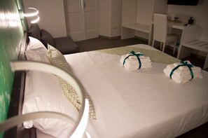 Cubrecamas, colchones con efecto memoria y muebles diferentes 