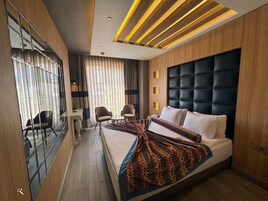 Standard Double Room, 1 Bedroom, City View | Premium bedding, Select Comfort beds, minibar, in-room safe