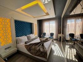 Ropa de cama de alta calidad, colchones Select Comfort y minibar