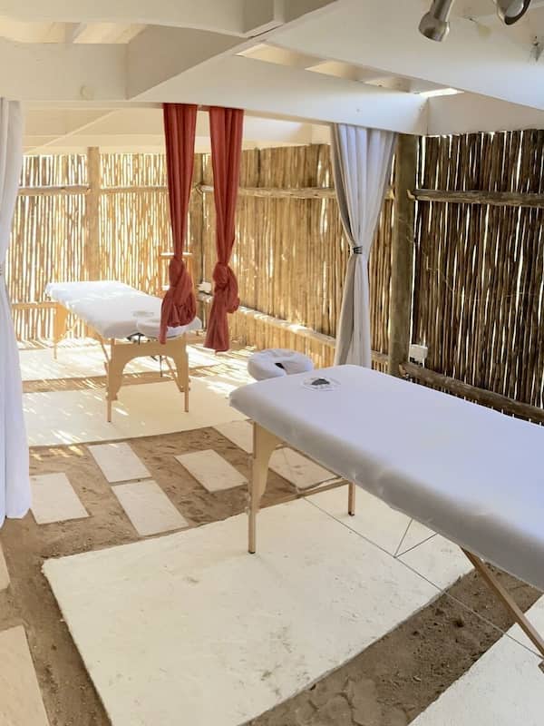 Couples treatment rooms, body treatments, hot stone massages