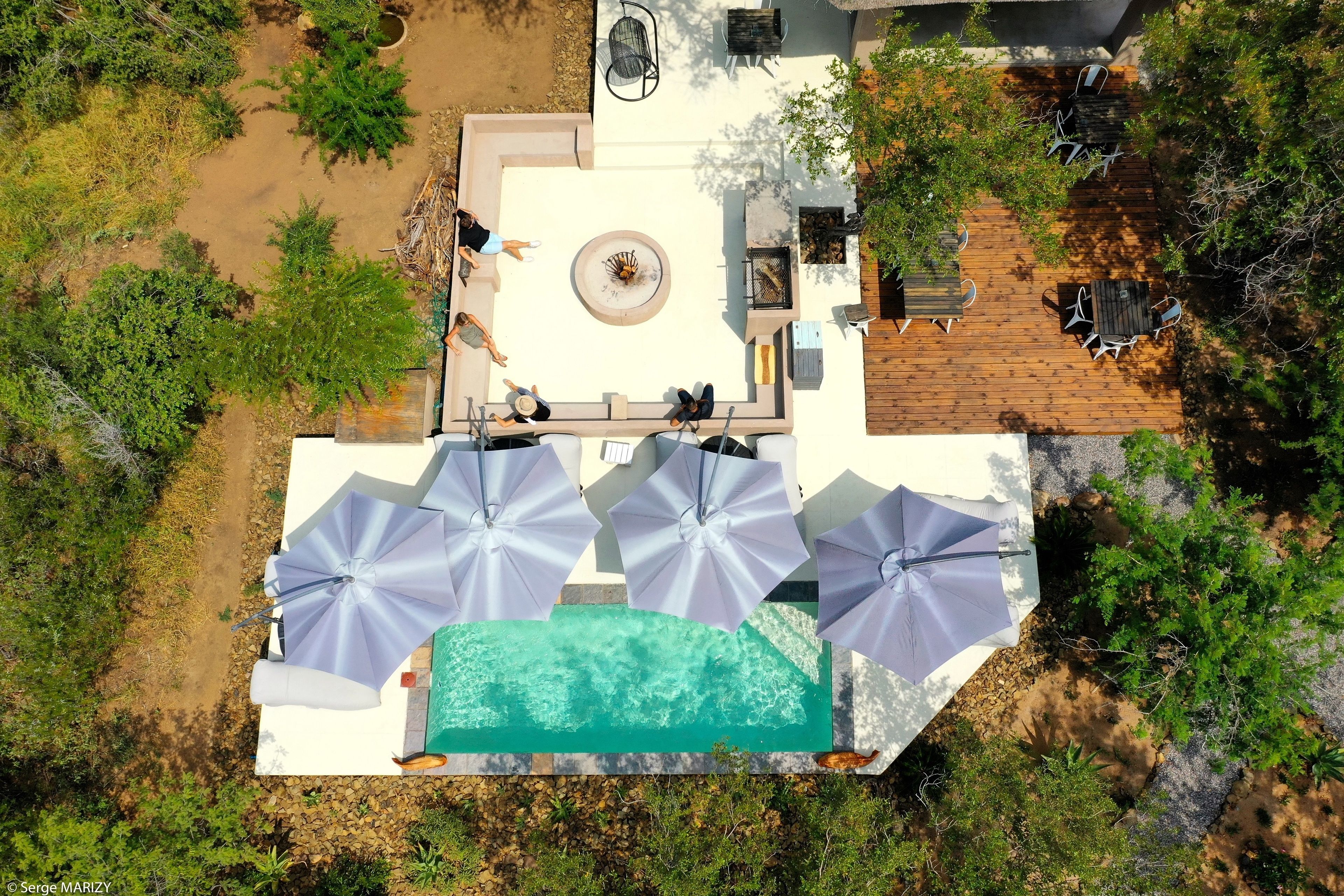 حمّام سباحة خارجي، مقاعد للتشمس