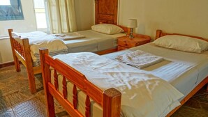 5 bedrooms - Mokha Guest House (Hammanskraal)