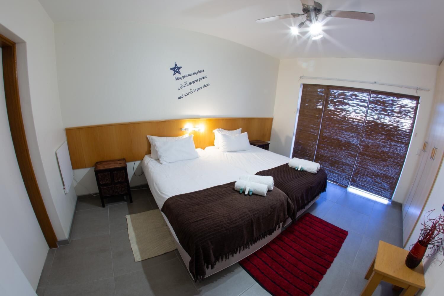 2 habitaciones, escritorio, tabla de planchar con plancha y wifi gratis 