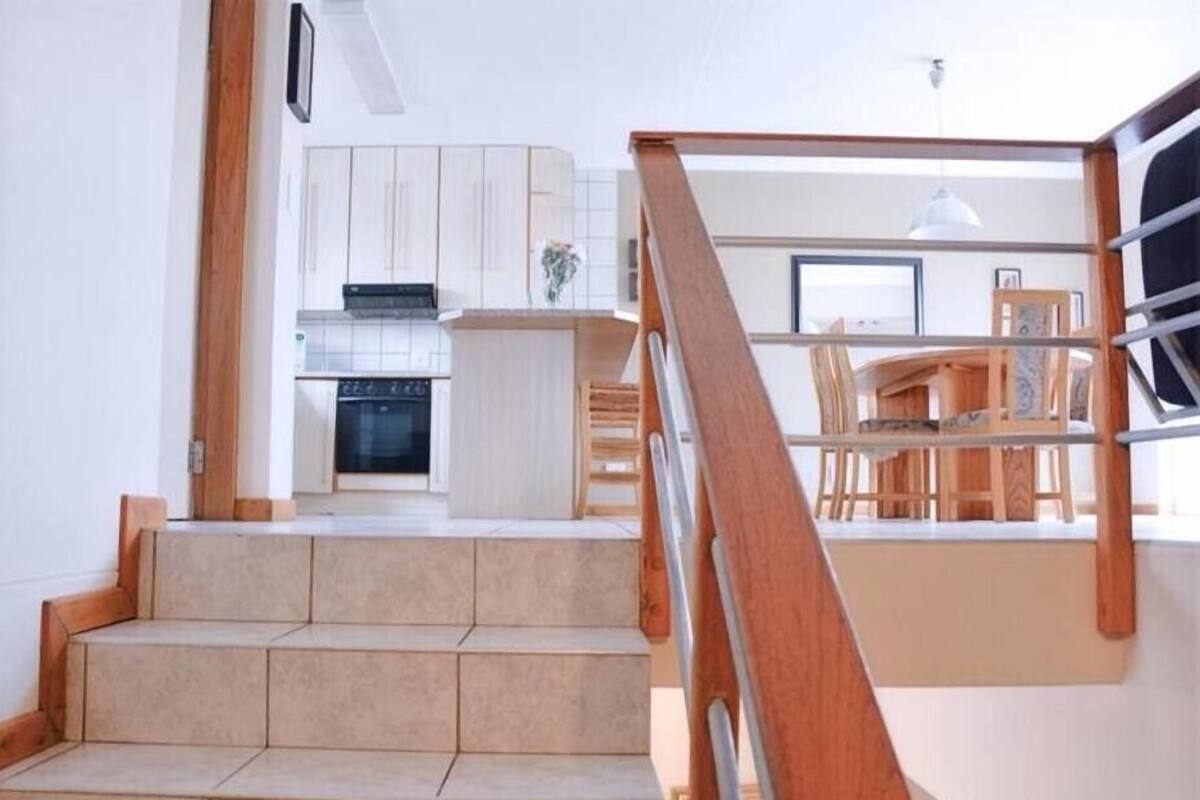 Appartement Standard, 2 chambres | Aire de séjour | Téléviseur à écran plat, foyer