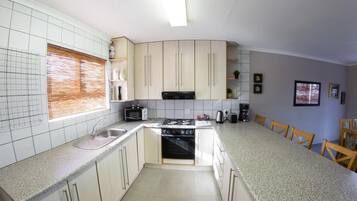 Full-sized fridge, microwave, oven