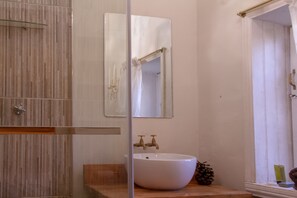 Family Villa, 4 Bedrooms | Bathroom
