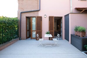 Design Double or Twin Room, Courtyard View | Terrace/patio