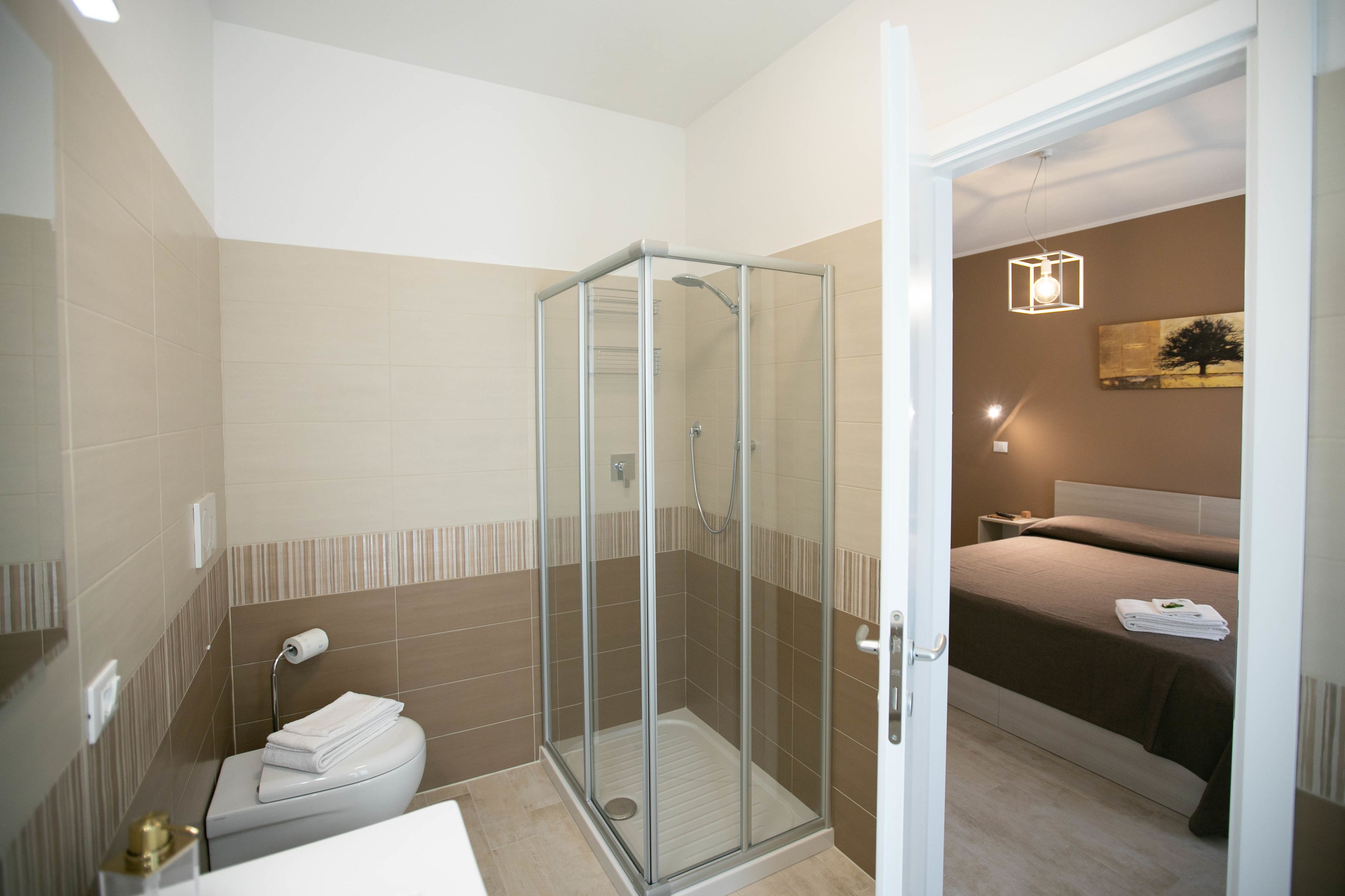 Design-Doppel- oder -Zweibettzimmer, Blick auf den Innenhof | Badezimmer