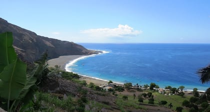 APARTMENT 50 M2 SEA VIEW AND MOUNTAIN A 80 M FROM THE BEACH