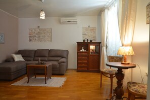 Departamento, vista al mar | Sala de estar | Televisión