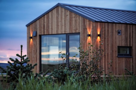 Comfort Cottage | Blackout drapes, free WiFi, bed sheets