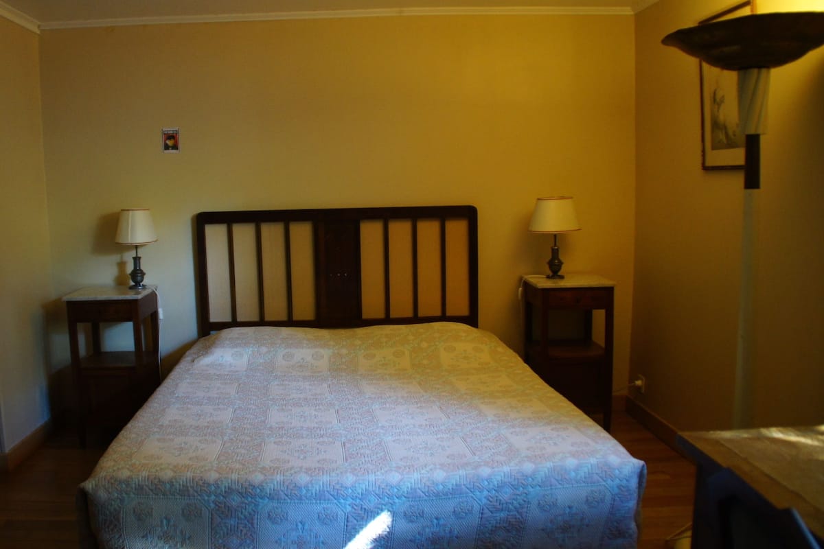 Standard Triple Room (Luthier) | Iron/ironing board, free cots/infant beds, free WiFi, bed sheets