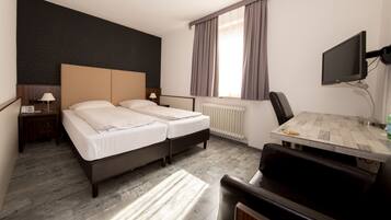 Standard Double Room | Desk, soundproofing, travel crib, free WiFi