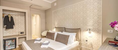 Standard Double Room | In-room safe, desk, blackout curtains, soundproofing