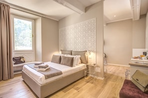 Standard Double Room | In-room safe, desk, blackout drapes, soundproofing - The Spanish Suite Via di Ripetta (Rome)