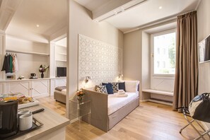 Superior szoba kétszemélyes ággyal | Széf a szobában, íróasztal, sötétítőfüggöny és hangszigetelés