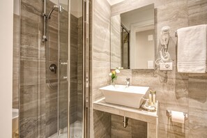 Standard Double Room | Bathroom