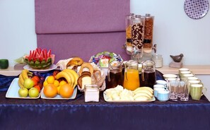 Petit déjeuner servi tous les jours en supplément