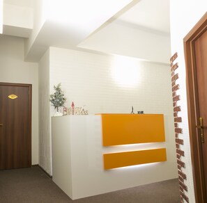 ฝ่ายต้อนรับ