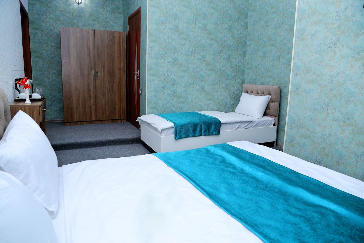Ropa de cama de alta calidad y minibar
