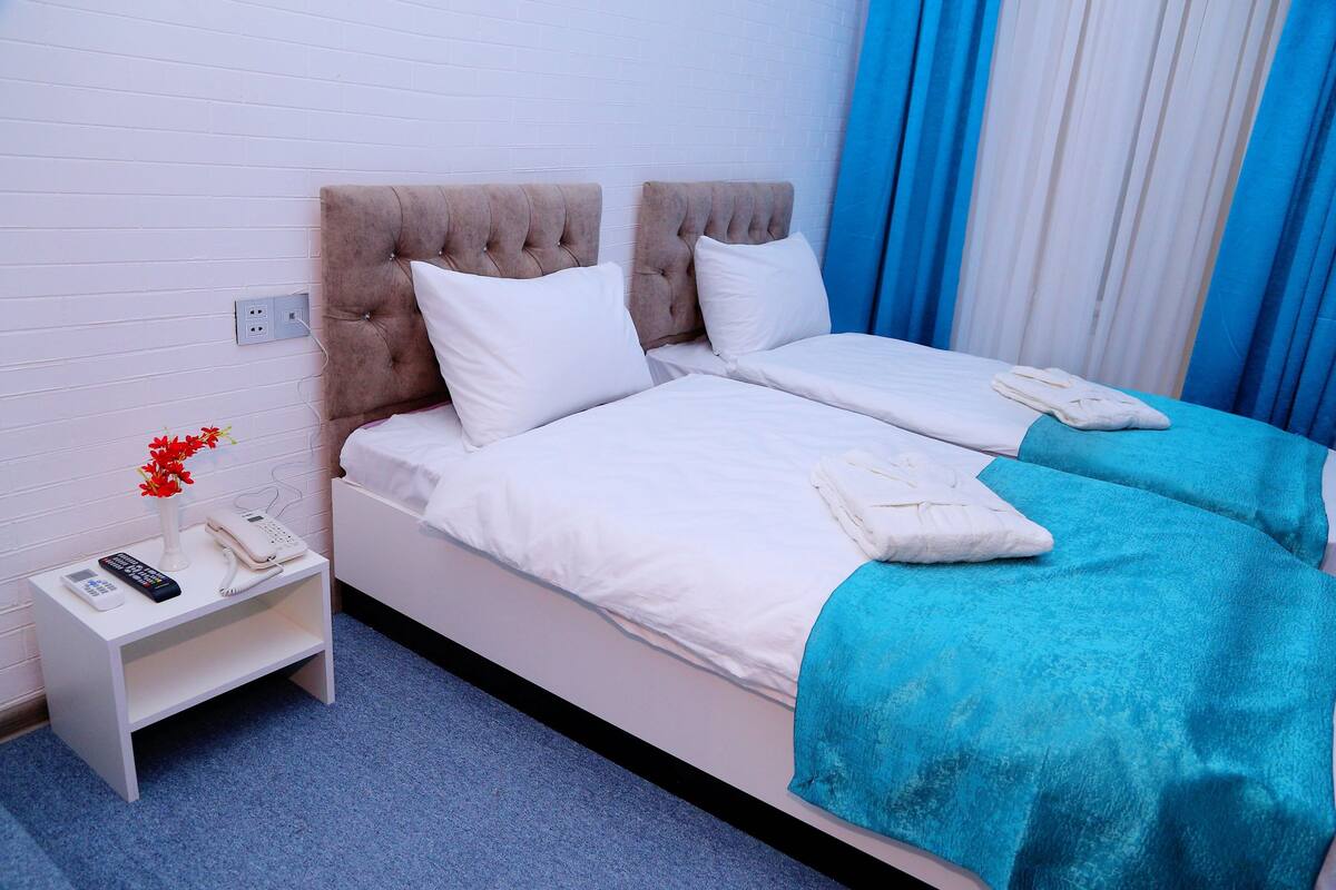 Ropa de cama de alta calidad y minibar