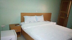 Standard-huone | Työpöytä, kannettavalle tietokoneelle sopiva työtila, ilmainen Wi-Fi