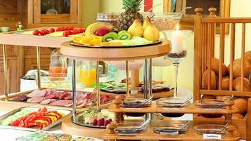 Daily buffet breakfast (EUR 5.50 per person)