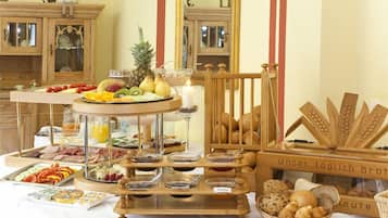 Petit déjeuner buffet (5.50 EUR par personne)
