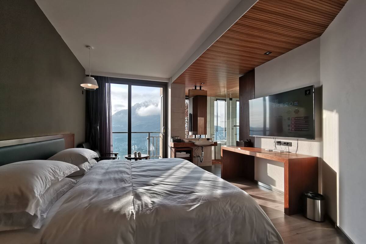 Ropa de cama de alta calidad, cortinas blackout y wifi gratis
