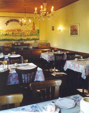 Desayuno buffet (con cargo) los días de semana