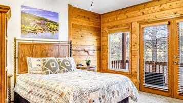 3 bedrooms, iron/ironing board, internet, bed sheets