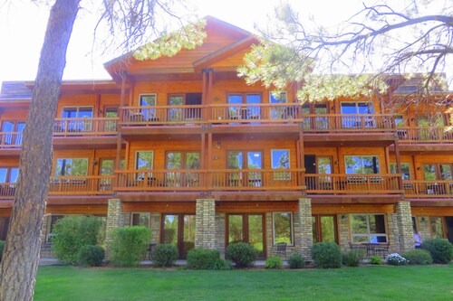 Hundefreundliche Mountain Condo w / Whirlpool in der Nähe von heißen Quellen geteilt