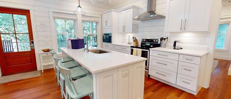 Refrigerador, microondas, horno, placa de cocina