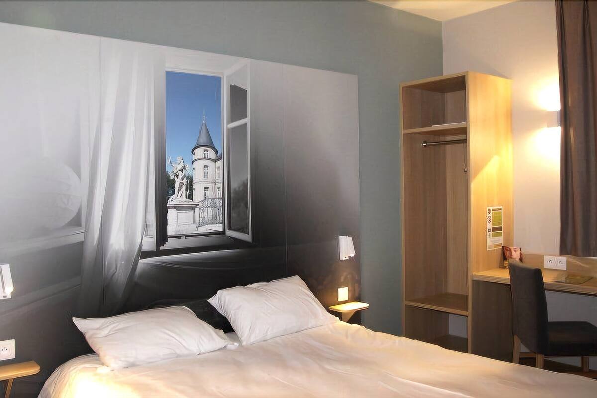 double room, non smoking | desk, blackout curtains, soundproofing, free wifi