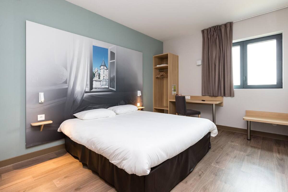 Double Room, Non Smoking | Desk, blackout curtains, soundproofing, free WiFi